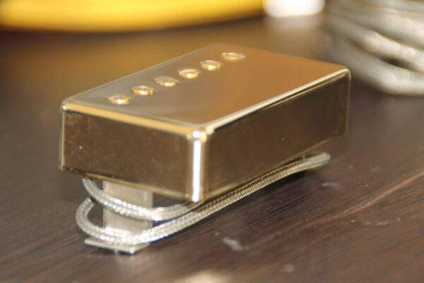 P.A.F. Calvilo Style Pastilla Alnico II, Cable Vintage 2 hilos - Cover Gold - Image 4